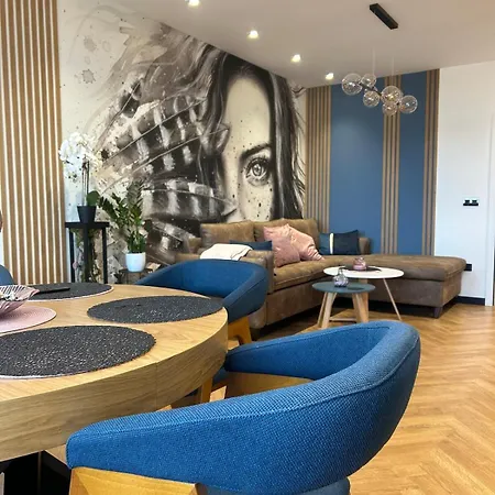 Blue Iris, 2br, Workspace, Jacuzzi And Stunning Views *