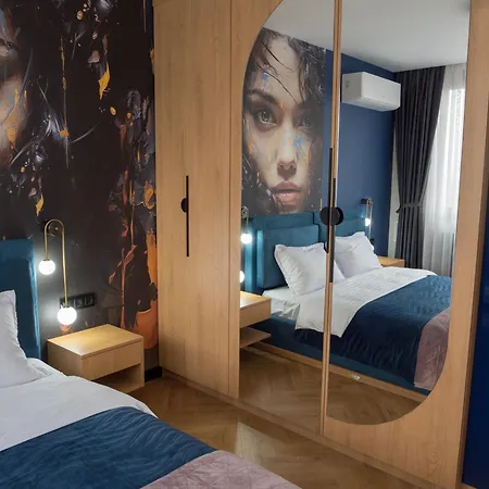 Blue Iris, 2br, Workspace, Jacuzzi And Stunning Views